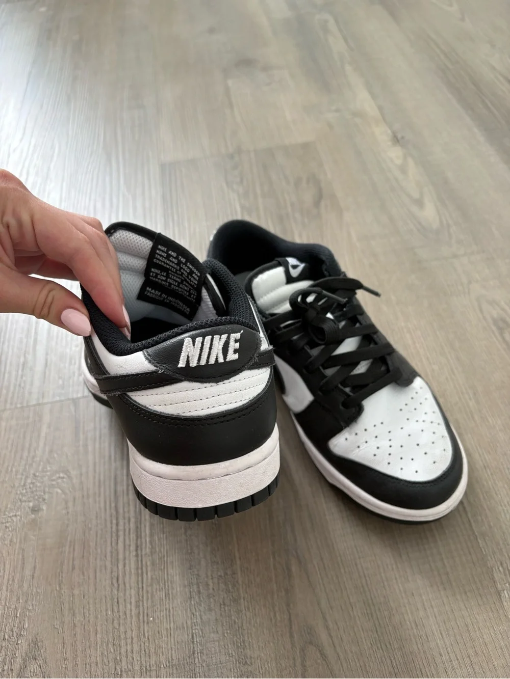 Nike Black and White Low-Top Sneakers - Picture 4 of 4